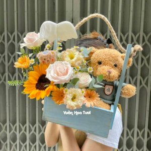 Giỏ Hoa Tươi Gấu Bông Teddy Tặng Bạn Gái