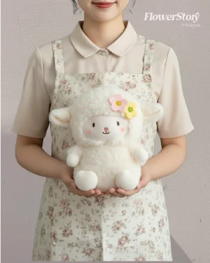 gấu bông cừu đeo hoa xinh