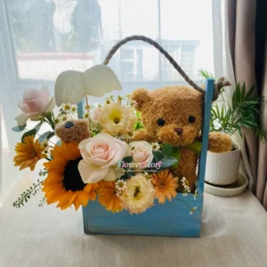 phiên bản giỏ hoa tươi phối cùng gấu bông teddy