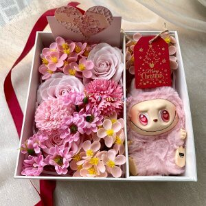 Hộp Quà Hoa Sáp Labubu V2 Hồng